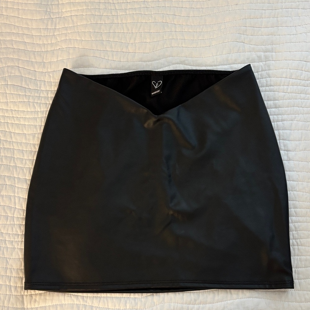 Windsor Sleek Black Mini Skirt